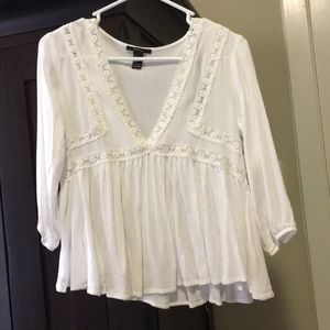 Forever 21 Women’s White Top With Lace Detail EUC